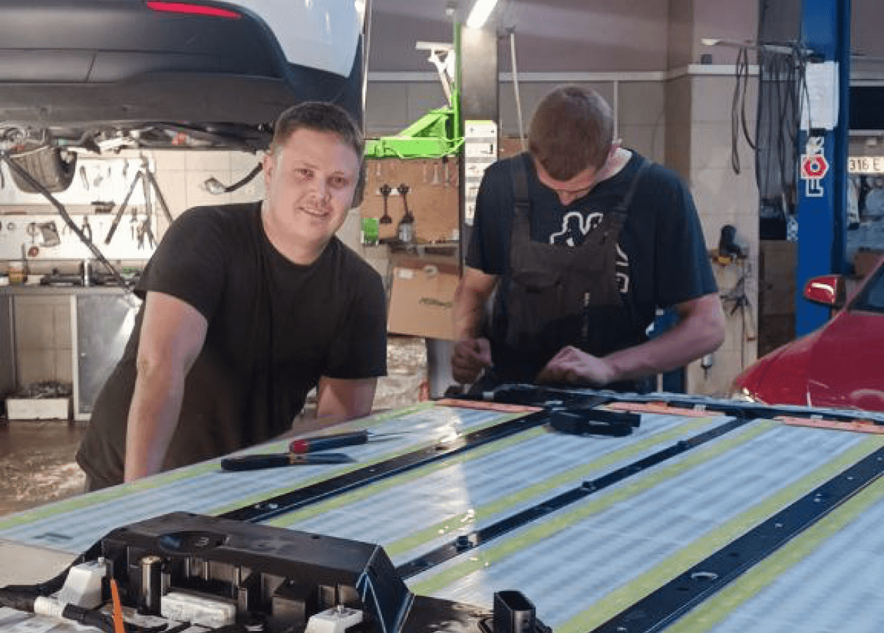 Диагностика и ремонт батареи Tesla Model Y